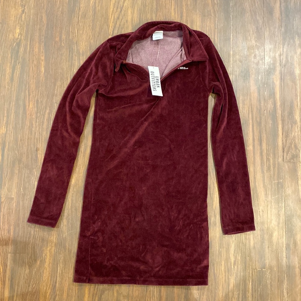 Let’s Frans velour long sleeve dress